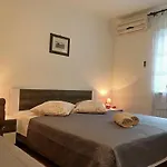 Charming Apartment In Banjole Near Sea