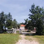 3 Bedroom Beautiful Home In Skicini