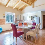 3 Bedroom Beautiful Home In Skicini