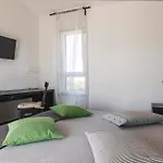Stunning Home In Valbandon