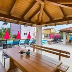 Stunning Apartment In Valbandon With Wifi