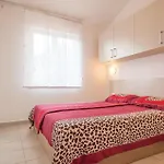 Stunning Home In Barbariga With Wifi