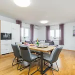 Lovely Apartment In Valbandon With Kitchen