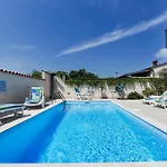 Nice Apartment In Fondole With Jacuzzi