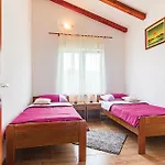 3 Bedroom Beautiful Home In Vodnjan