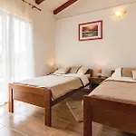 3 Bedroom Beautiful Home In Vodnjan