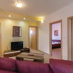 3 Bedroom Cozy Home In Galizana
