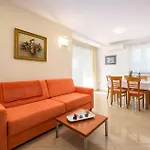 Lovely Apartment In Basanija With Kitchen