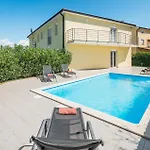 4 Bedroom Nice Home In Perci