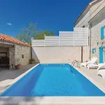 4 Bedroom Lovely Home In Kringa