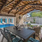 4 Bedroom Lovely Home In Kringa