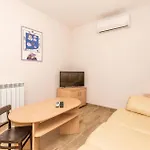 Awesome Apartment In Icici With Kitchen