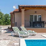 Beautiful Home In Vodnjan With Kitchen