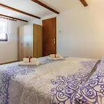 Beautiful Home In Vodnjan With Wifi