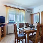 Beautiful Apartment In Peruski With Kitchen