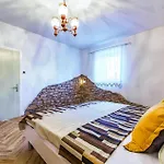 1 Bedroom Beautiful Apartment In Divsici