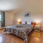 5 Bedroom Lovely Home In Pavicini