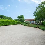 2 Bedroom Stunning Home In Sisan