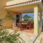 Amazing Home In Liznjan With Wifi