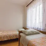 4 Bedroom Lovely Apartment In Stinjan