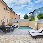 Cozy Home In Vodnjan With Wifi