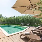3 Bedroom Amazing Home In Pomer
