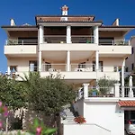 Cozy Apartment In Rabac With Wifi