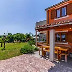 Amazing Apartment In Pula With Wifi