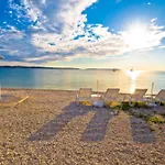 Spacious Flat With Pool Just 300M From The Beach