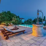 Cozy Home In Marcana With Kitchen