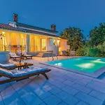 Cozy Home In Marcana With Kitchen