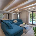 Awesome Home In Manjadvorci With Kitchen
