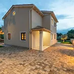 Awesome Home In Manjadvorci With Kitchen