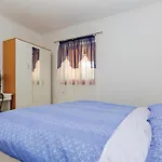 Gorgeous Home In Vodnjan With Wifi