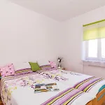 Gorgeous Apartment In Valbandon With Wifi