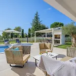 Nice Home In Jehnici With Wifi