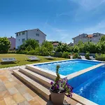 Beautiful Home In Pula With Jacuzzi