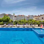 Beautiful Home In Pula With Jacuzzi