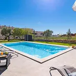 Nice Home In Vodnjan With Outdoor Swimming Pool