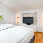 Beautiful Apartment In Labin With Wifi
