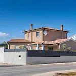 4 Bedroom Nice Home In Galizana