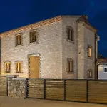 Amazing Home In Cabrunici With Jacuzzi
