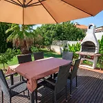 Awesome Apartment In Medulin With Kitchen