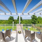 3 Bedroom Beautiful Home In Sosici