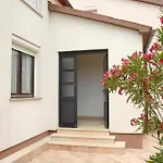 2 Bedroom Gorgeous Home In Pula