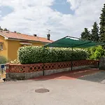Apartment Miriam - 200M From Beach