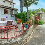 Lovely Home In Kanfanar With Kitchen