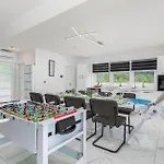 4 Bedroom Beautiful Home In Jursici