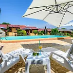 2 Bedroom Lovely Apartment In Rovinjsko Selo