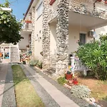 Gorgeous Apartment In Valbandon With Wifi